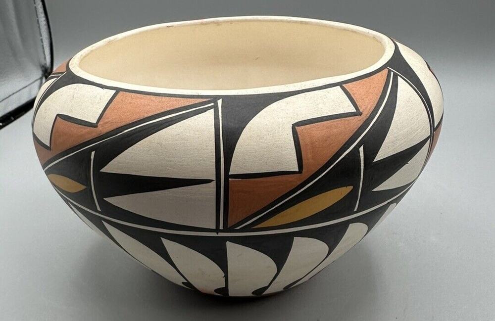 Bowl Mary Saxon Navajo Brown Black White Geometric Design 6 Ins. Diam. 5" Tall